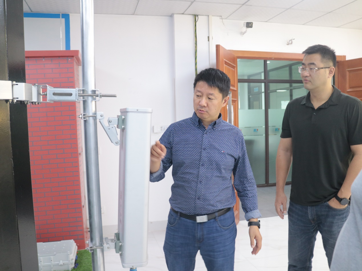 Dr. Hu and Dr. Lu from China Mobile Design Institute visited our company for inspection and guidance
