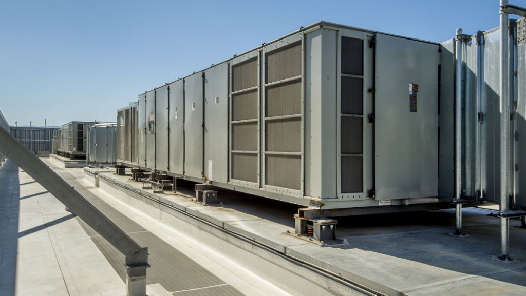 Domestic energy storage ushered in the peak of grid connection at the end of the year, and the demand for large-scale energy storage and shared energy storage is gradually improving